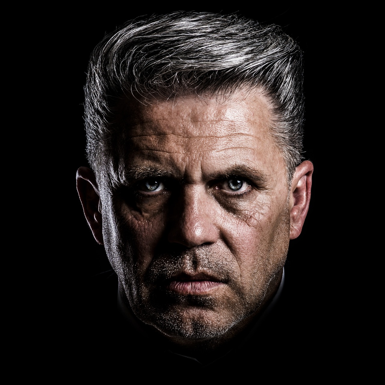 d&eacute;couvrez comment les influenceurs transforment la communication digitale et impactent les tendances actuelles gr&acirc;ce &agrave; leur puissance sur les r&eacute;seaux sociaux.